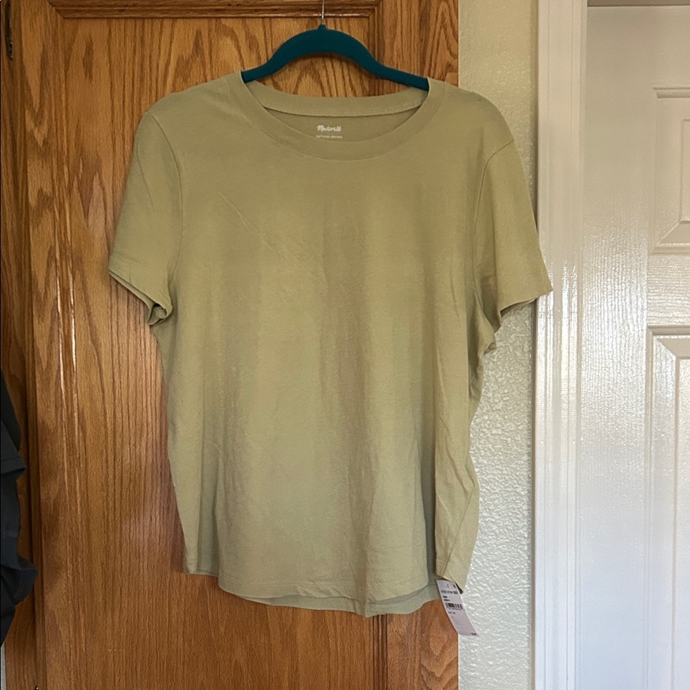 Universal Thread Light Olive Short Sleeve Tee